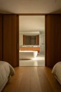 pen master bathroom without door