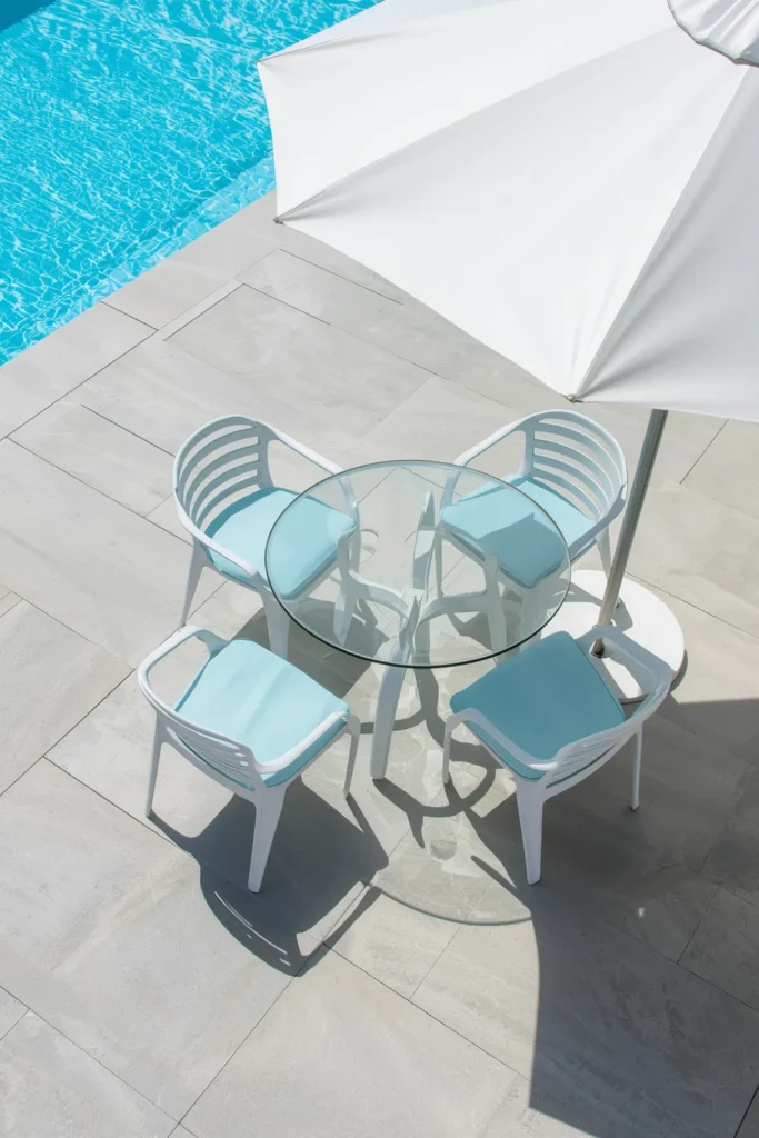 The Poolside Breakfast Patio Layout That Works Without Getting Wet
